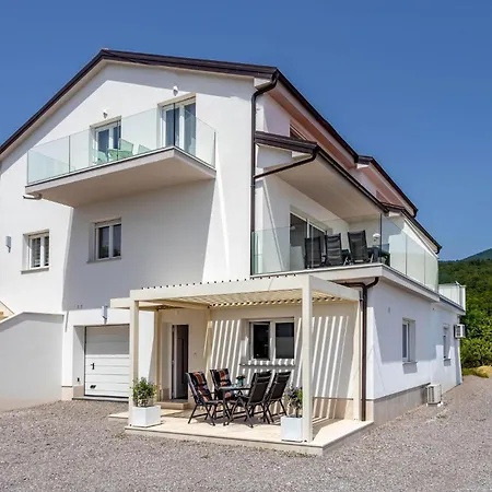 Lovely In With House Sea View